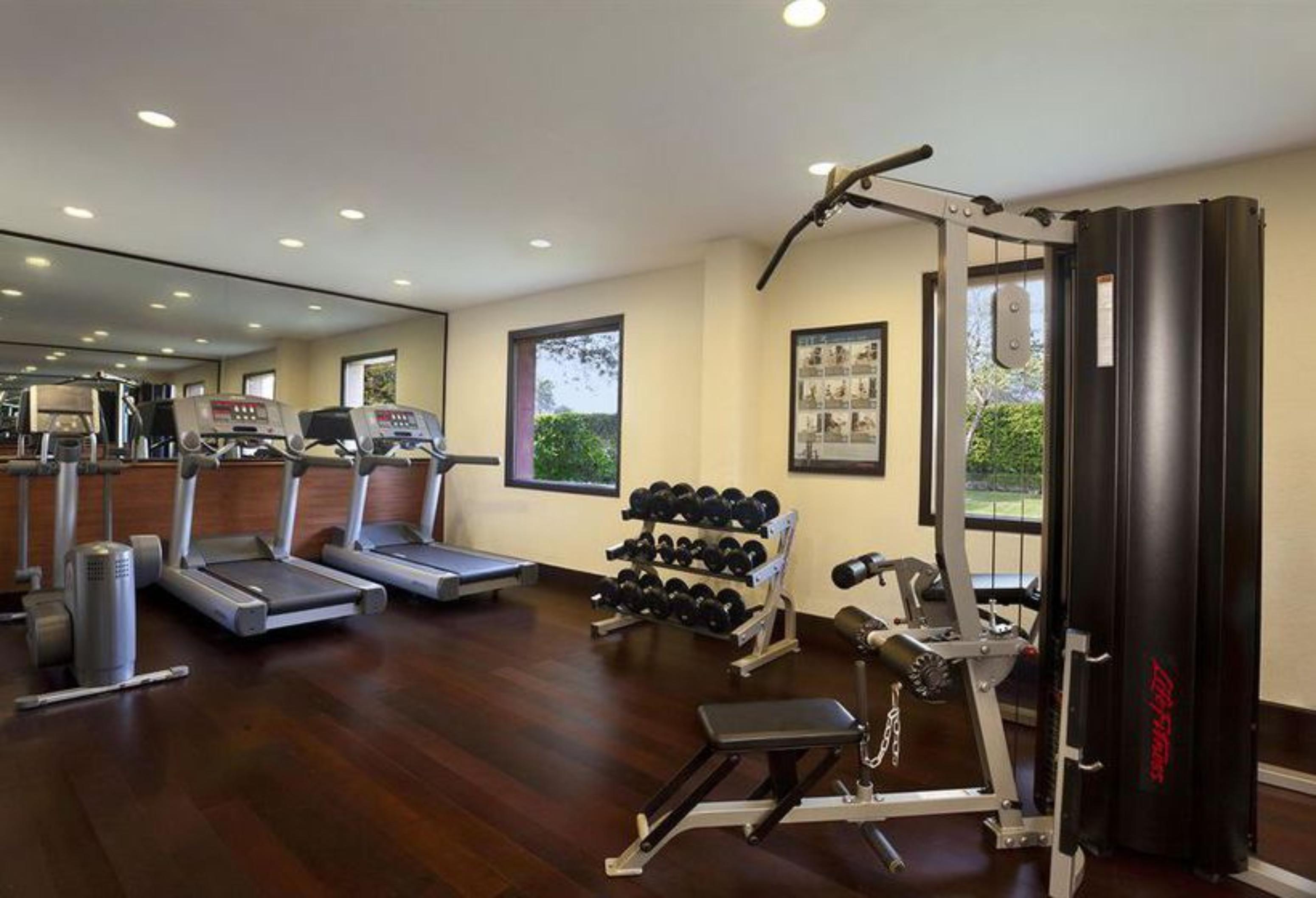 فندق تريدنت أغرا آغْرا المظهر الخارجي الصورة The gym at the hotel