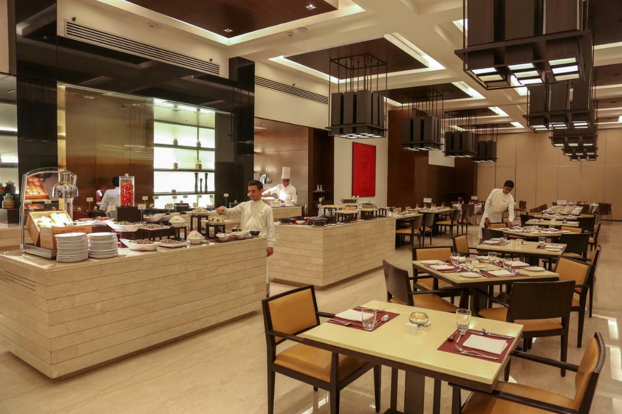 فندق تريدنت أغرا آغْرا المظهر الخارجي الصورة The buffet at the hotel
