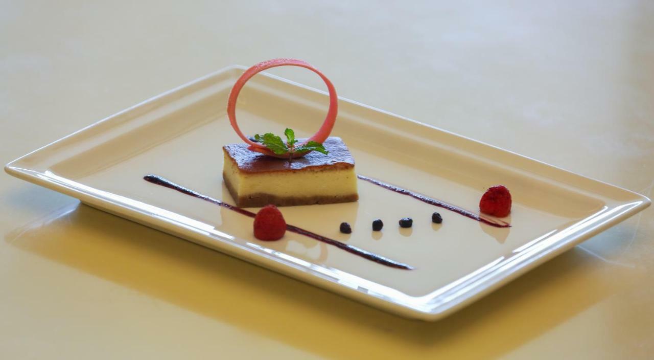 فندق تريدنت أغرا آغْرا المظهر الخارجي الصورة A cheesecake