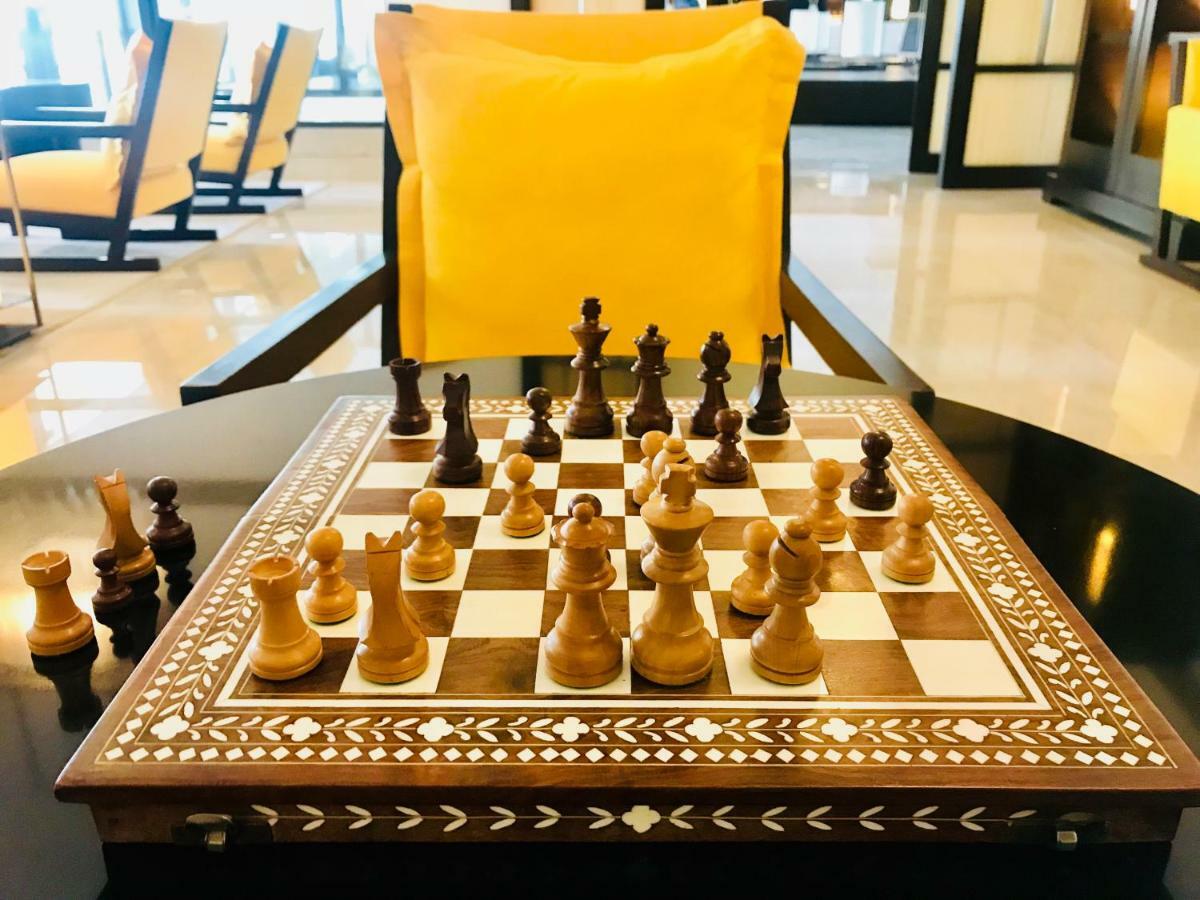 فندق تريدنت أغرا آغْرا المظهر الخارجي الصورة A chess board