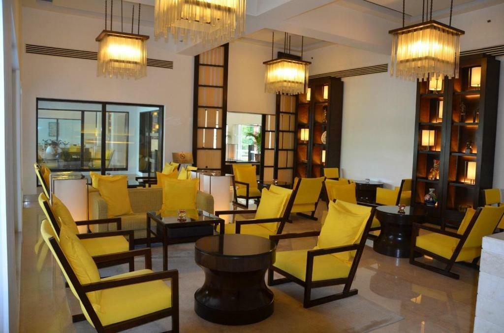 فندق تريدنت أغرا آغْرا المظهر الخارجي الصورة The lounge at the airport