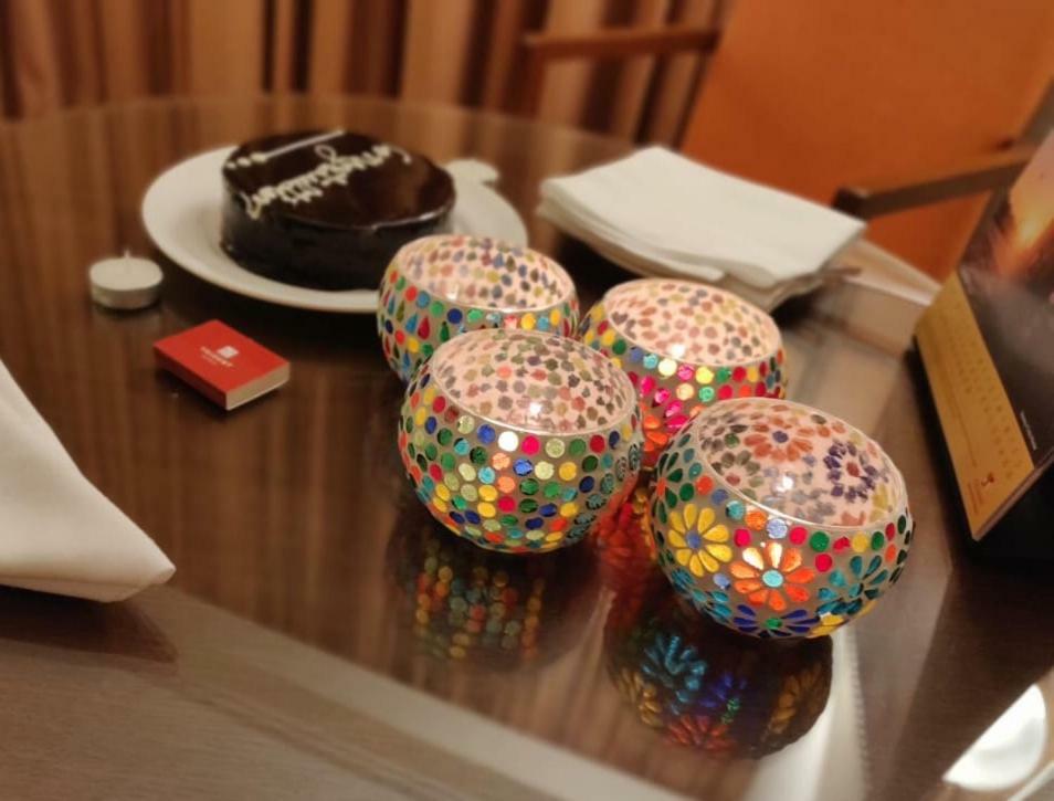 فندق تريدنت أغرا آغْرا المظهر الخارجي الصورة A birthday cake