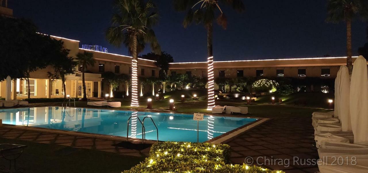 فندق تريدنت أغرا آغْرا المظهر الخارجي الصورة The pool at the Taj Mahal Palace
